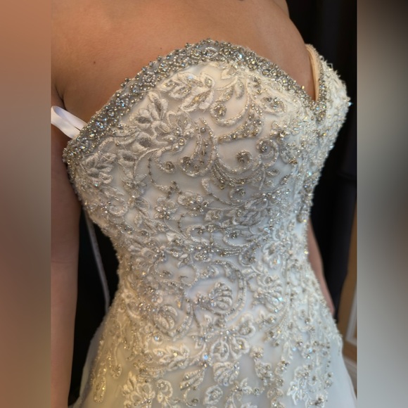 Allure Bridal 9120 A-Line Wedding Gown NEW Sample Size 14 - Picture 1 of 12
